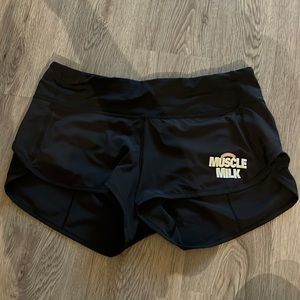 MUSCLE MILK X LULULEMON SHORT SIZE 6